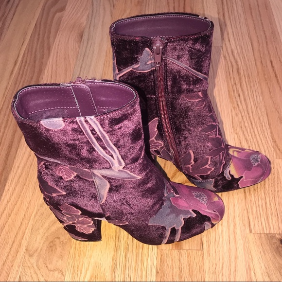 STEVE MADDEN Burgundy Elissa Brocade Velvet Bootie - Picture 3 of 6
